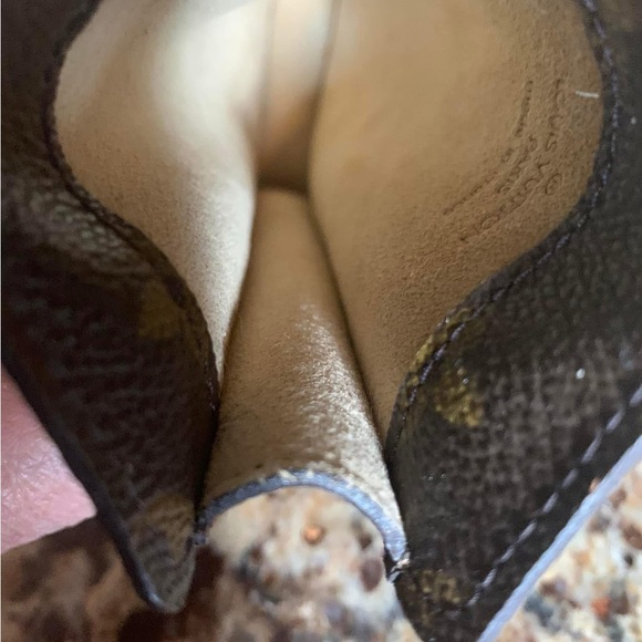 Louis Vuitton Monogram Sunglass Case in great condition - Picture 5 of 12